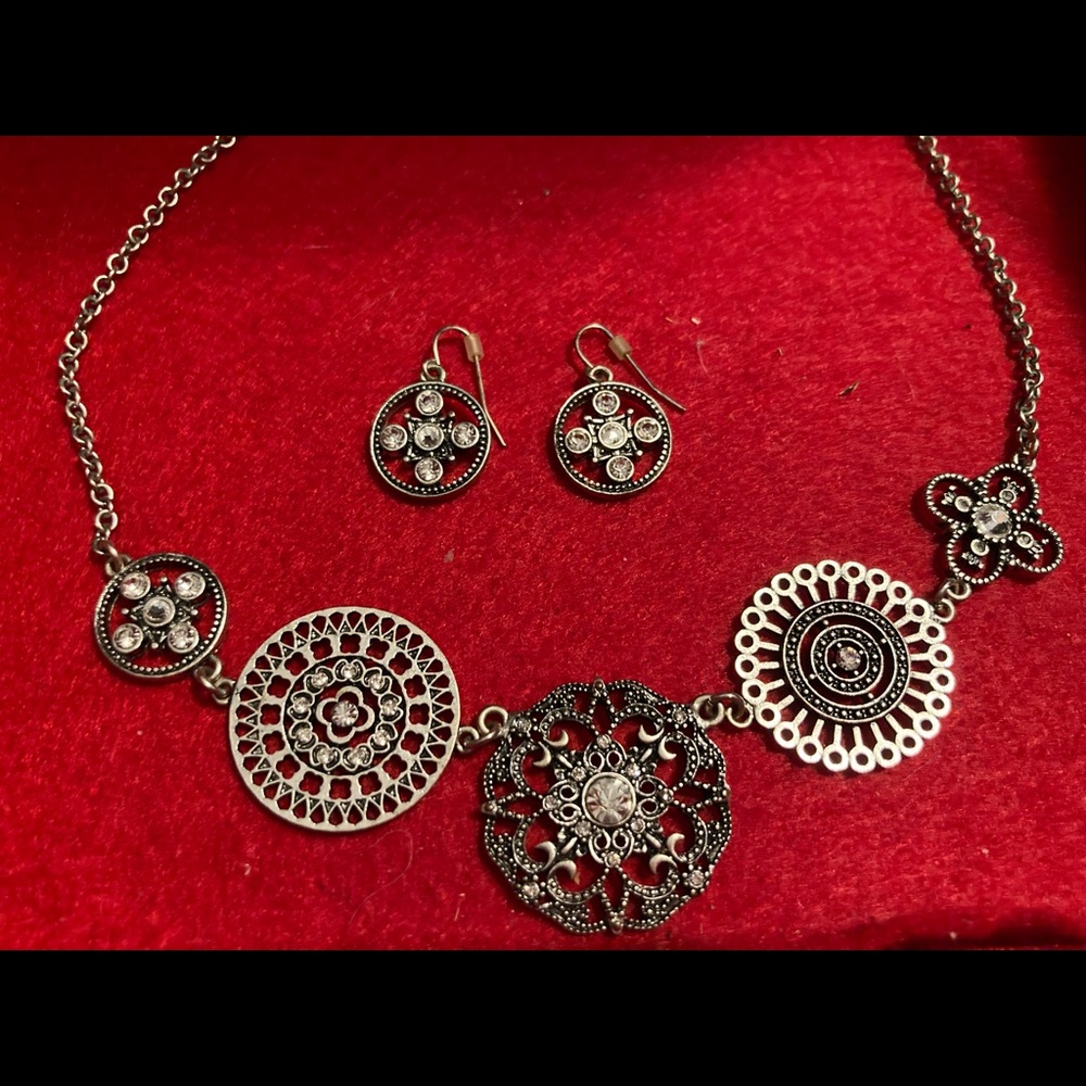 Dress Barn Necklace and Earrings Matching Set